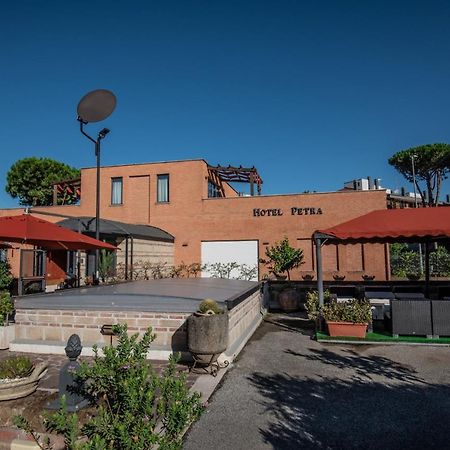 Hotel Petra Rome Bagian luar foto