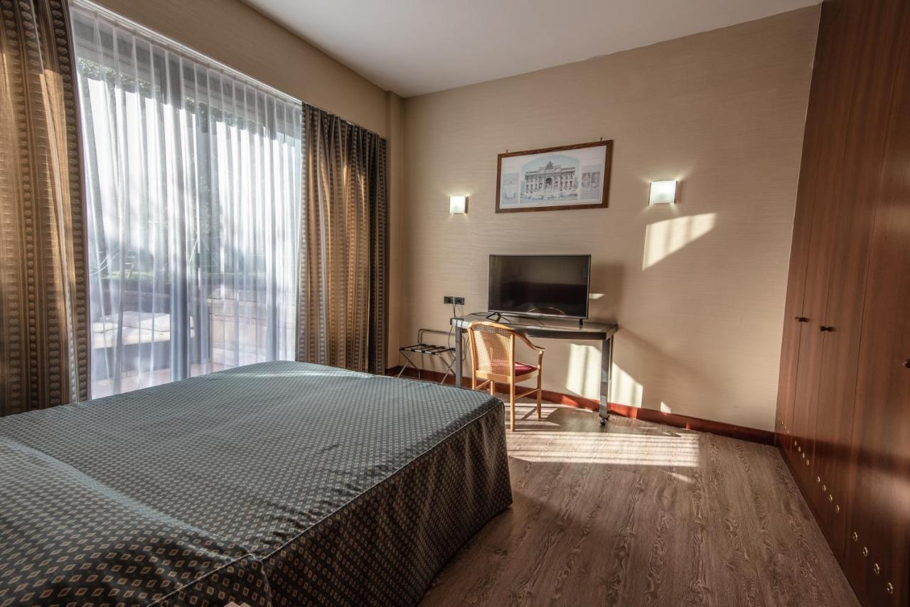 Hotel Petra Rome Bagian luar foto