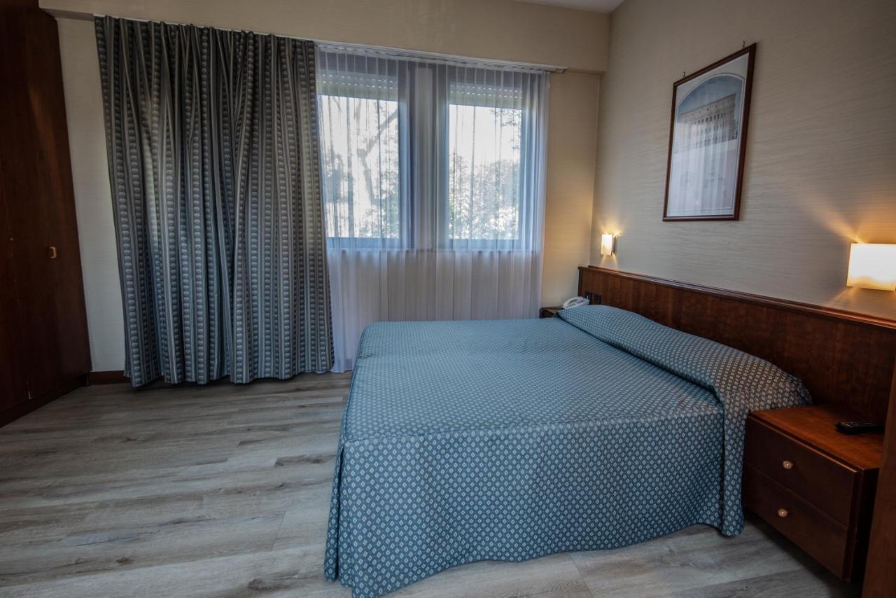 Hotel Petra Rome Bagian luar foto