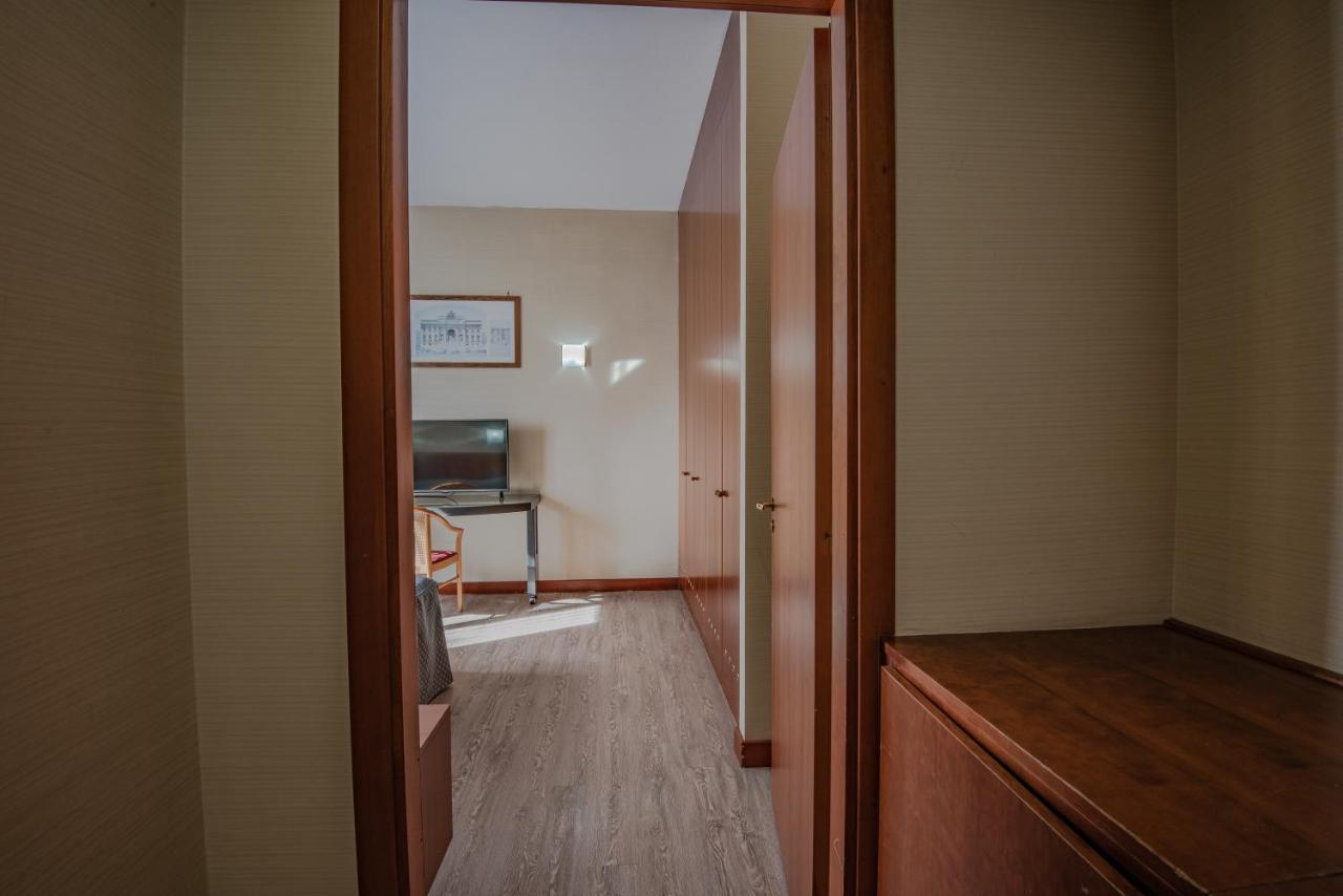 Hotel Petra Rome Bagian luar foto