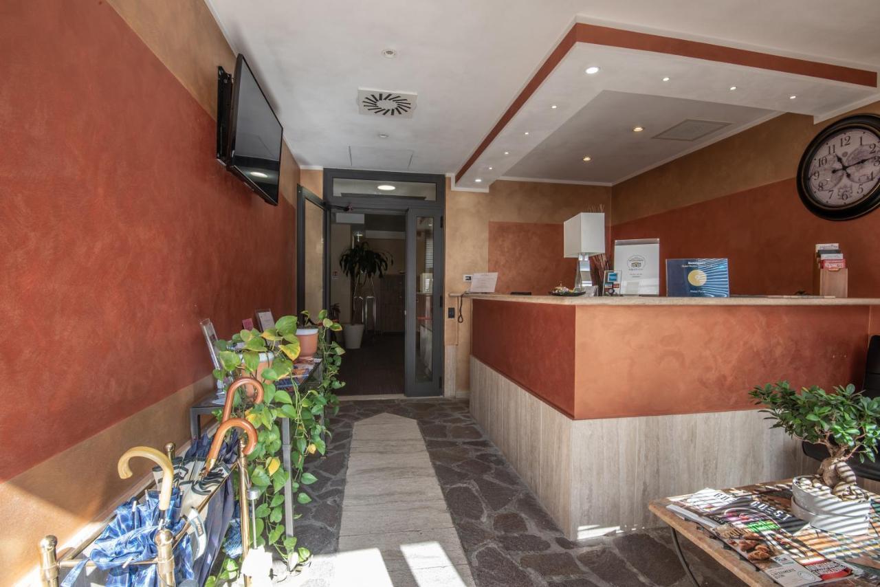 Hotel Petra Rome Bagian luar foto