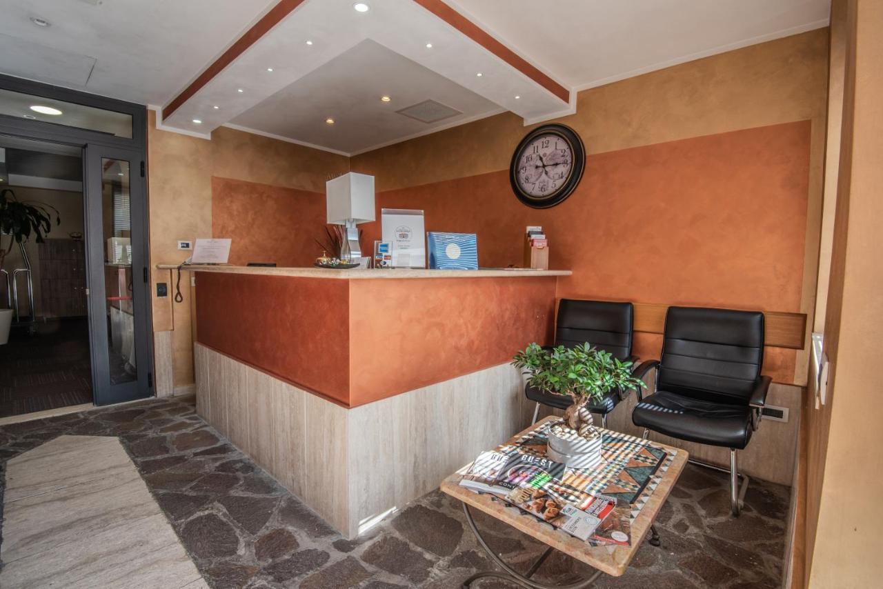 Hotel Petra Rome Bagian luar foto