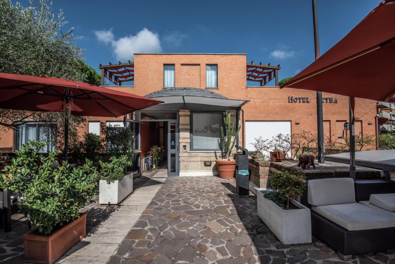 Hotel Petra Rome Bagian luar foto