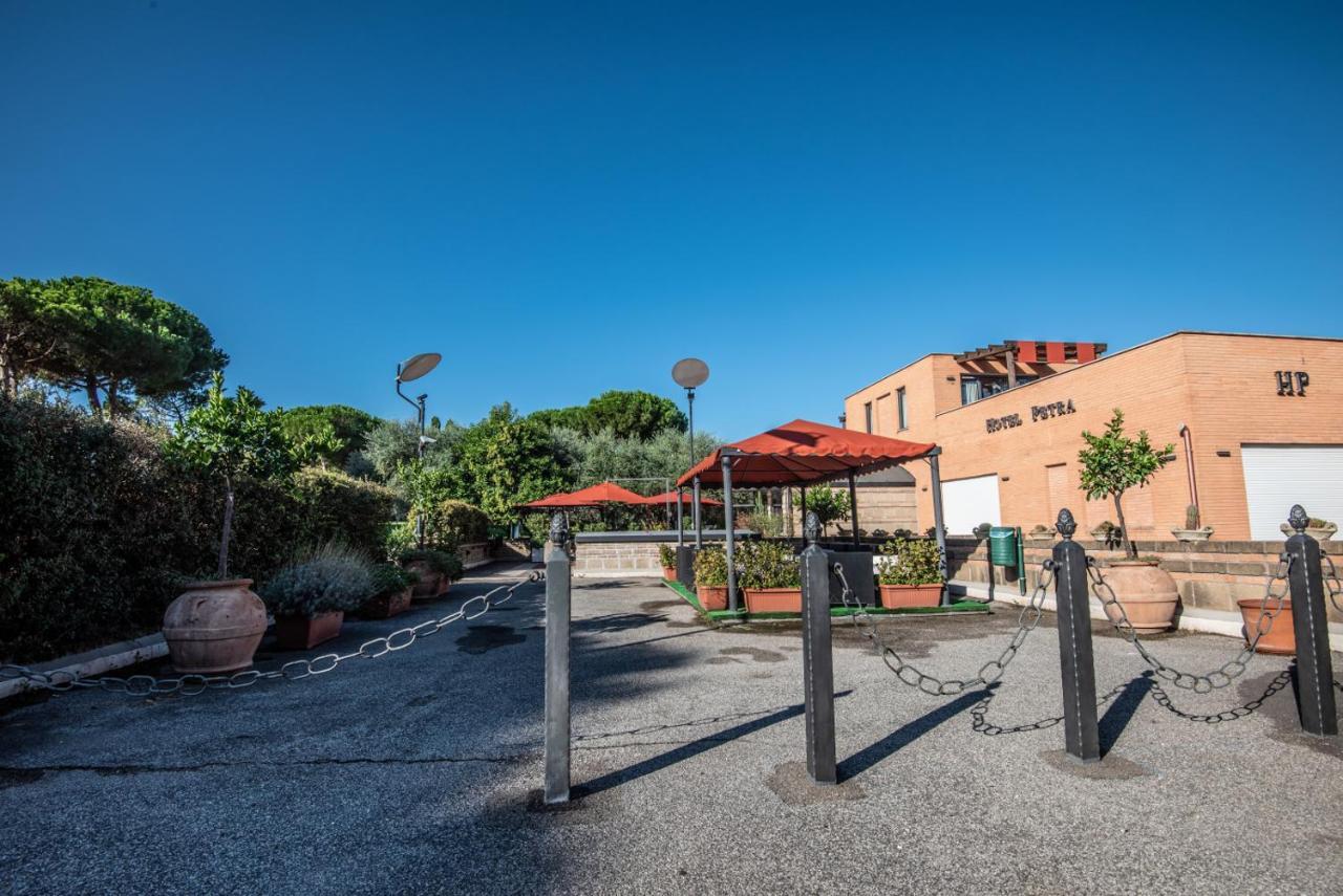 Hotel Petra Rome Bagian luar foto