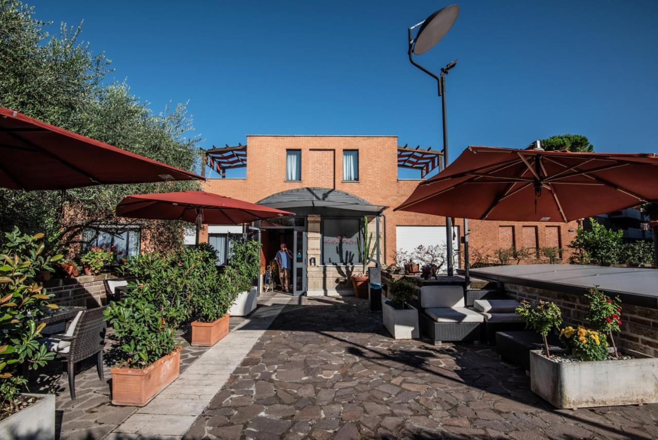 Hotel Petra Rome Bagian luar foto