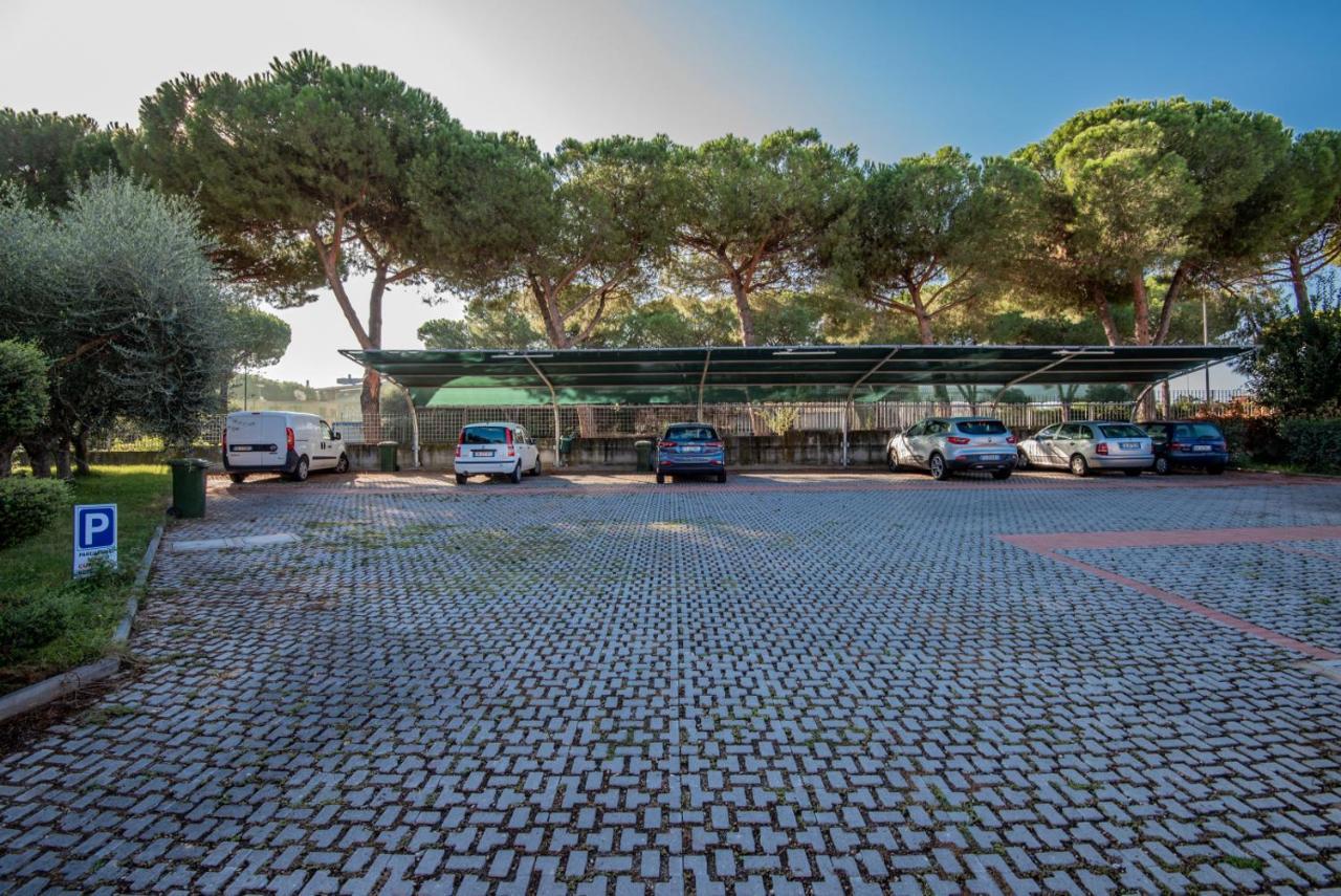 Hotel Petra Rome Bagian luar foto