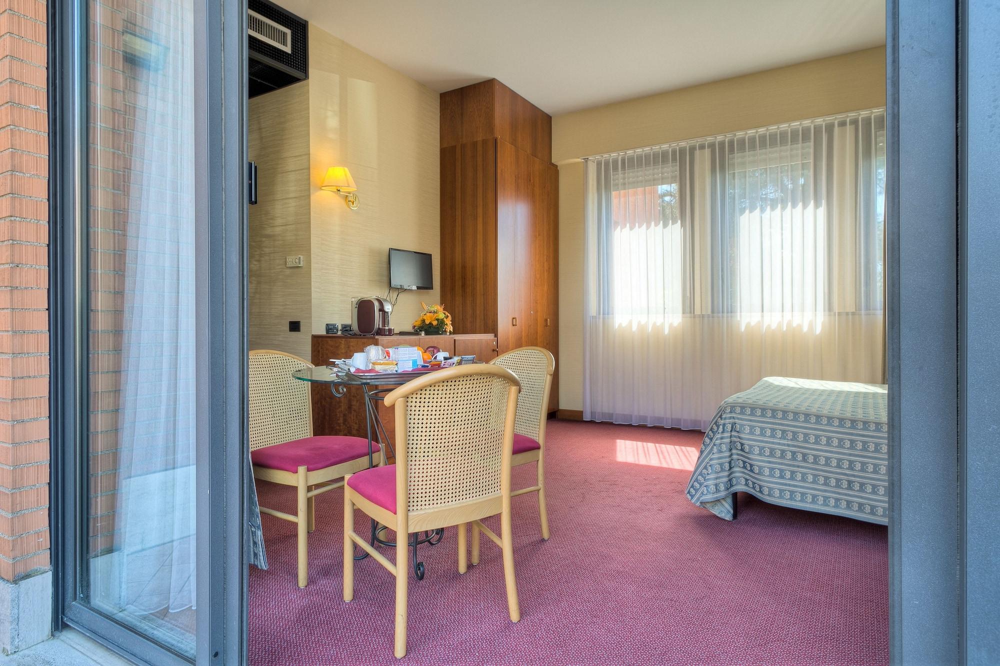 Hotel Petra Rome Bagian luar foto