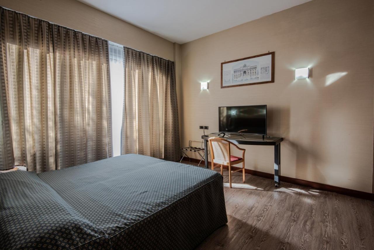 Hotel Petra Rome Bagian luar foto