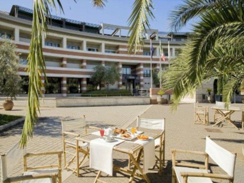Hotel Petra Rome Bagian luar foto