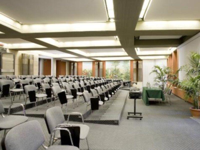 Hotel Petra Rome Bagian luar foto