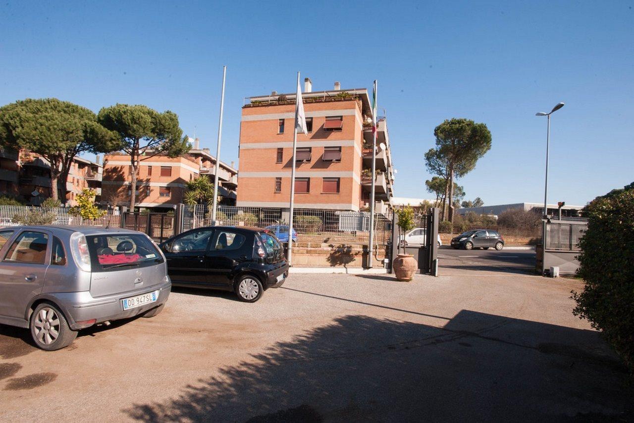 Hotel Petra Rome Bagian luar foto